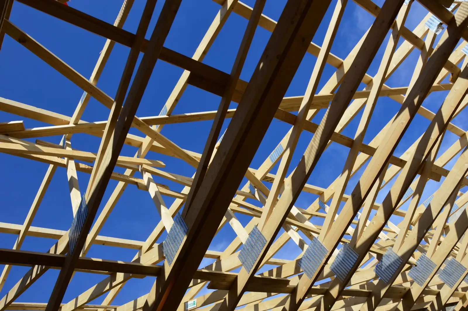 Roof structure and roofing