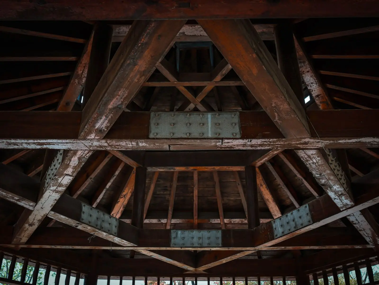 Roof structure and roofing