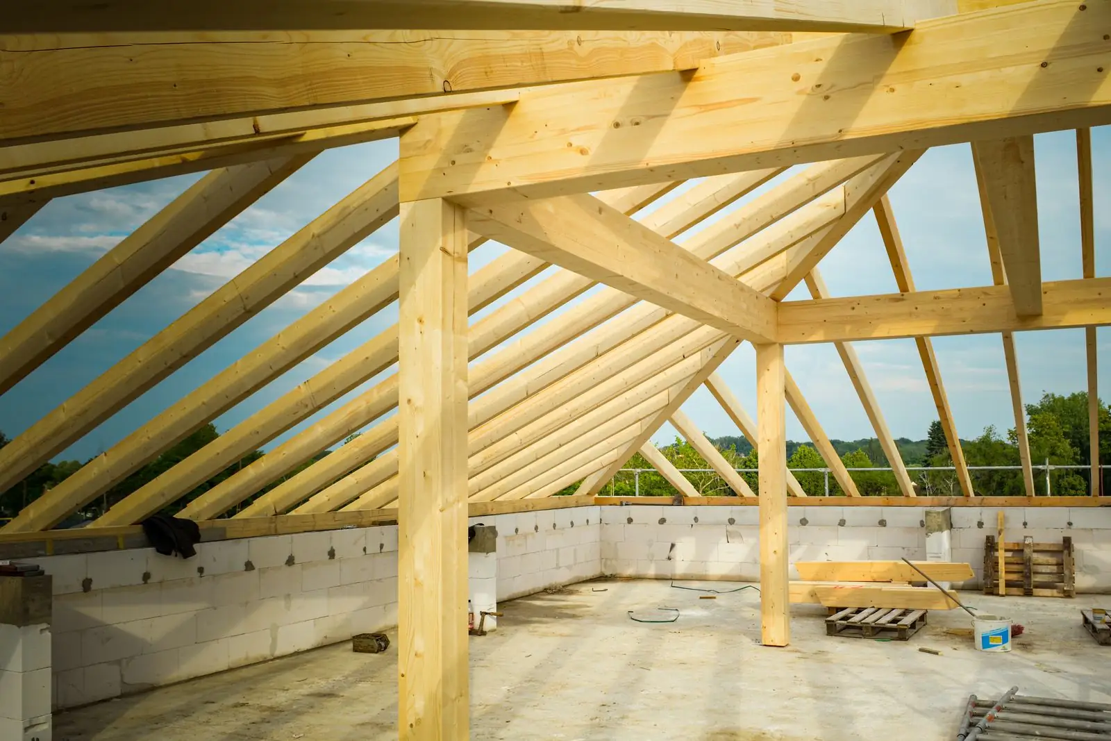 Roof structure and roofing