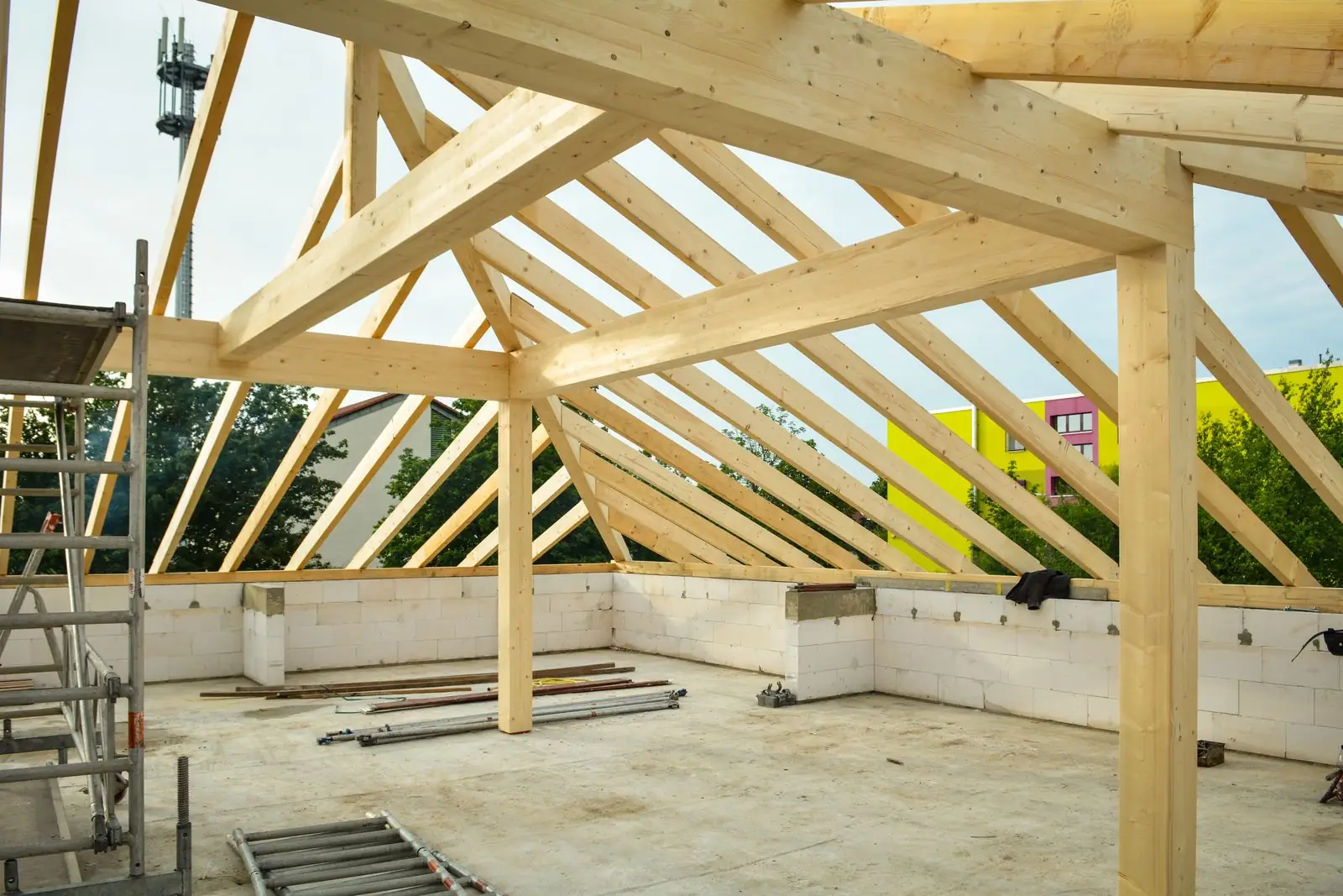 Roof structure and roofing
