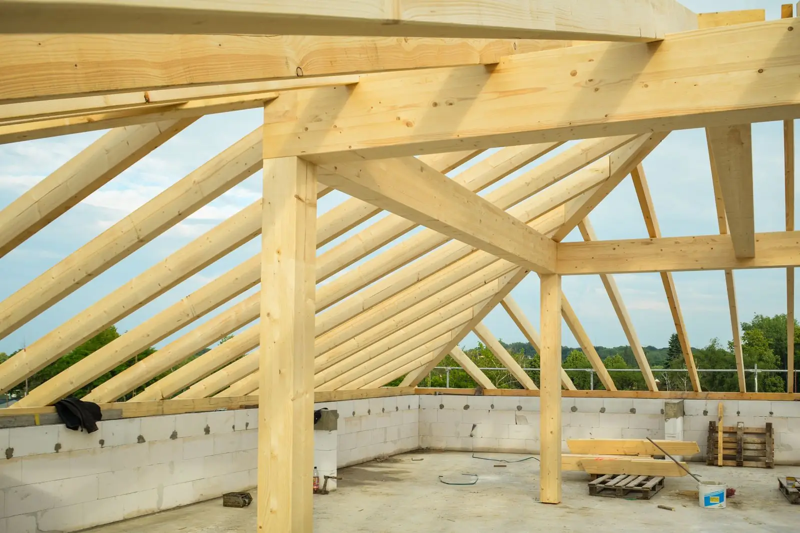 Roof structure and roofing