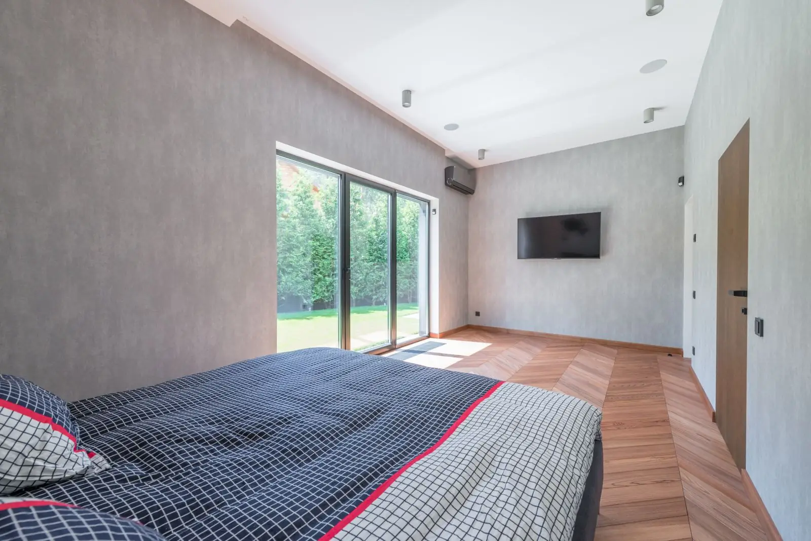 Aluminium doors and windows