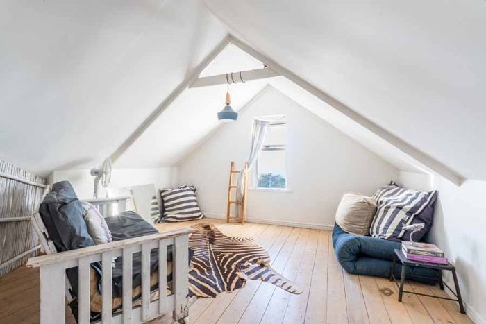 Loft lounge under the eaves, ideal for teenagers, in the Main Villa
