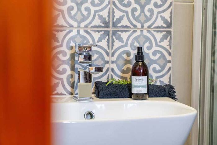 Patterned tiles and basin in an en-suite bathroom